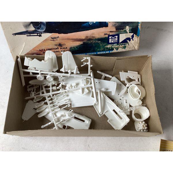 MPC Hellcat - 1/72 Scale, Customizing Kit, Decals, Modular Display