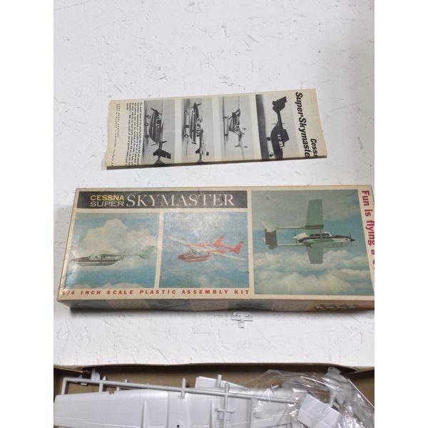 Cessna Super Skymaster - 1/4 Inch Scale - Plastic Assembly Kit