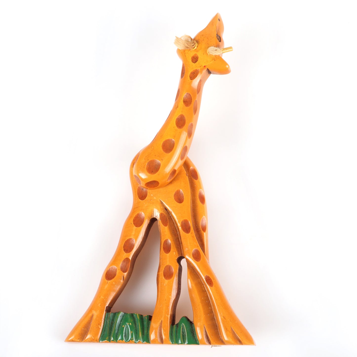 Vintage Bakelite carved figural articulated Giraffe pin brooch. Neck swivels 360 degrees. Painted grass. Wear to wax coating on strings. 4 12" H x 2 1/2"W