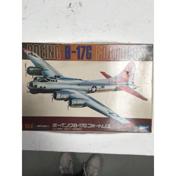 Gann B-17G Fortress - Airplane Model Kit, Scale 1:144, HB-3