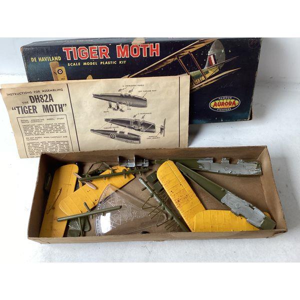 Aurora Tiger Moth - Famous Fighters Series, Model Kit 110-49