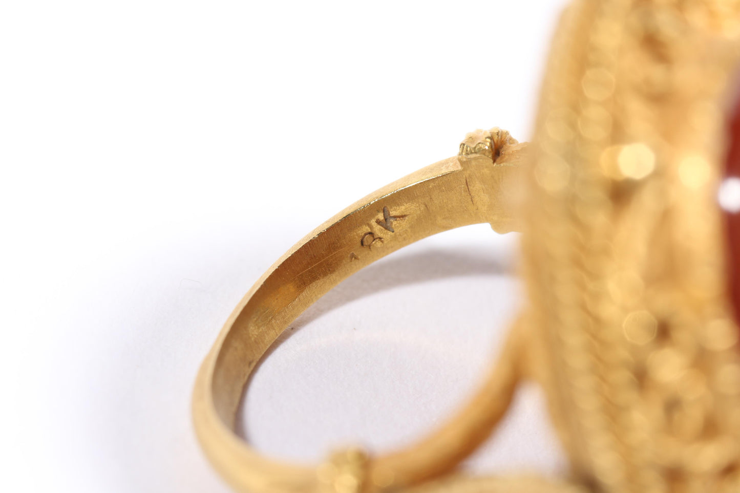 Large antique 18K yellow gold Victorian natural stone cameo ring. Ring size 6 3/4