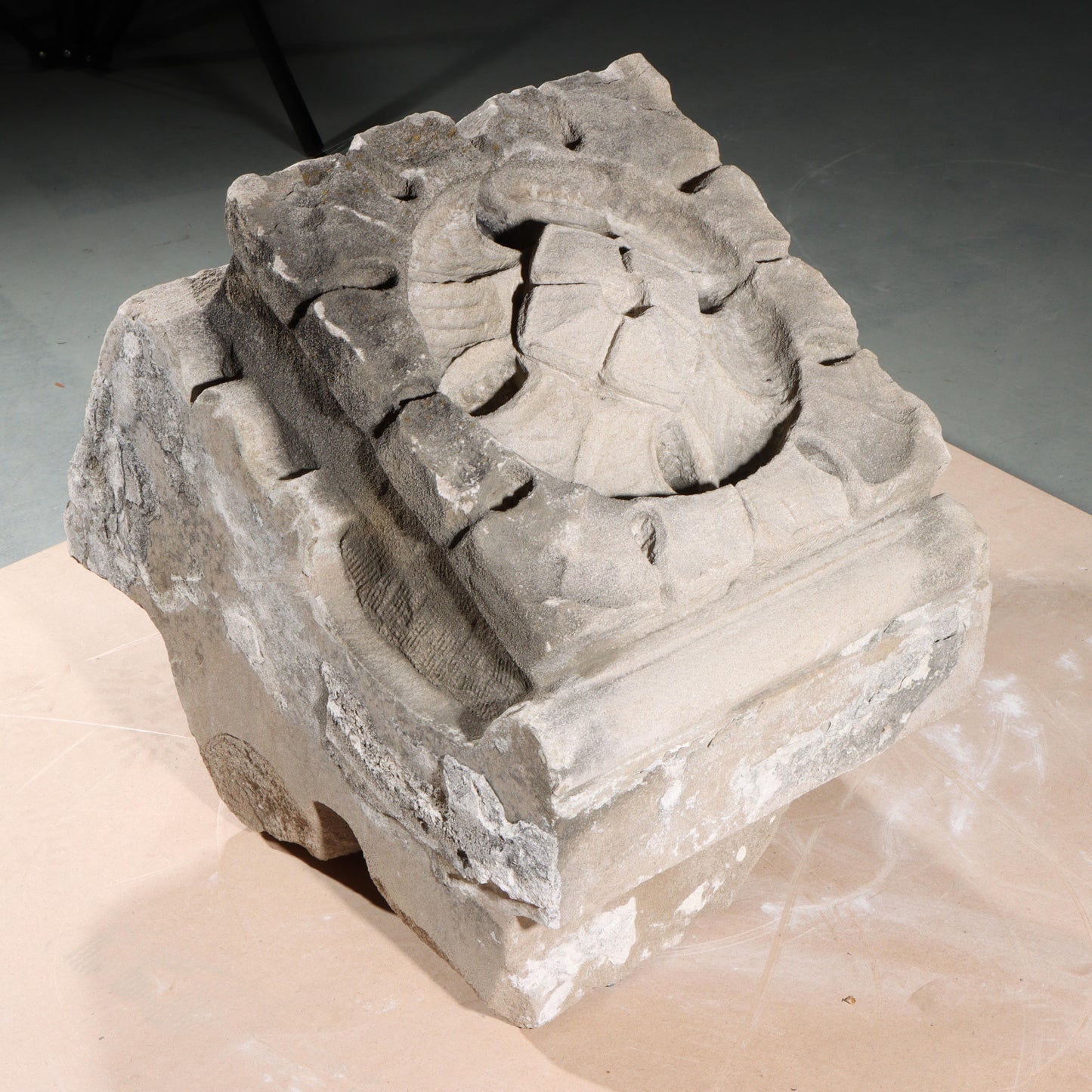 Quatrefoil floral rosette foliate relief border block roundel end piece; 1920s Harlem, New York, Gothic Style Architectural Limestone Facade Carving 19"H x 15"W x 20"D