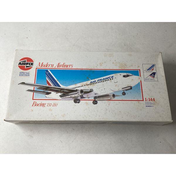 Airfix Modern Airliners Boeing 737-200 1:144 Scale Model Kit - Special Edition