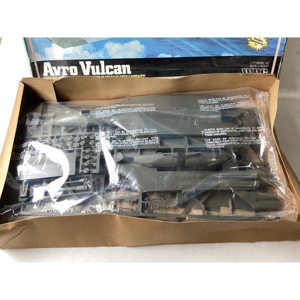 FROG Avro Vulcan - 1/72 Model Kit, Bomber, Falklands Campaign