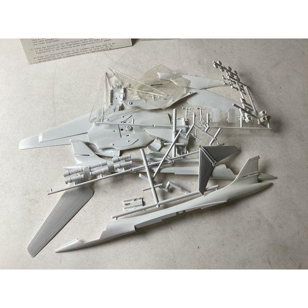Lindberg B-1 Bomber - Intercontinental Strategic Bomber, Plastic Model Kit