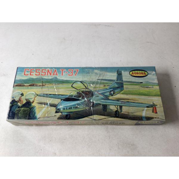 Aurora Cessna T-37, Plastic Assembly Kit