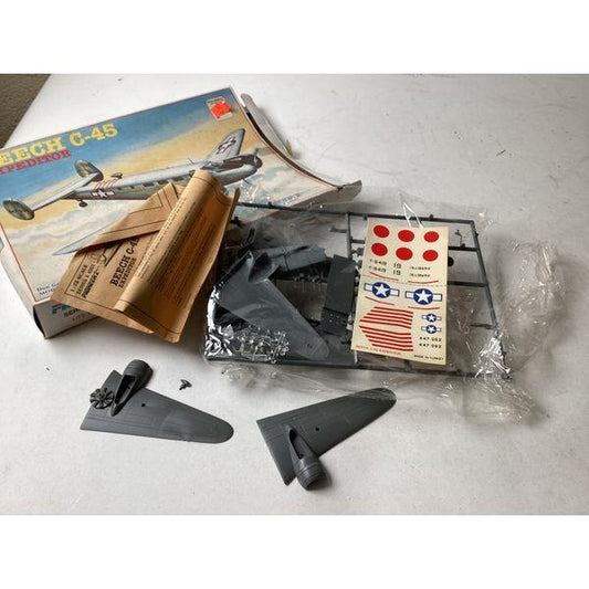 Pioneer 2 Beech C-45 Expeditor - 1/72 Scale Model Kit
