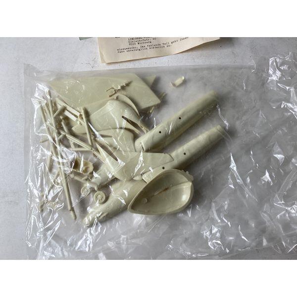 Lindberg Vought F7U-1 Cutlass - 1/48 Scale, Plastic Model Airplane Construction Kit