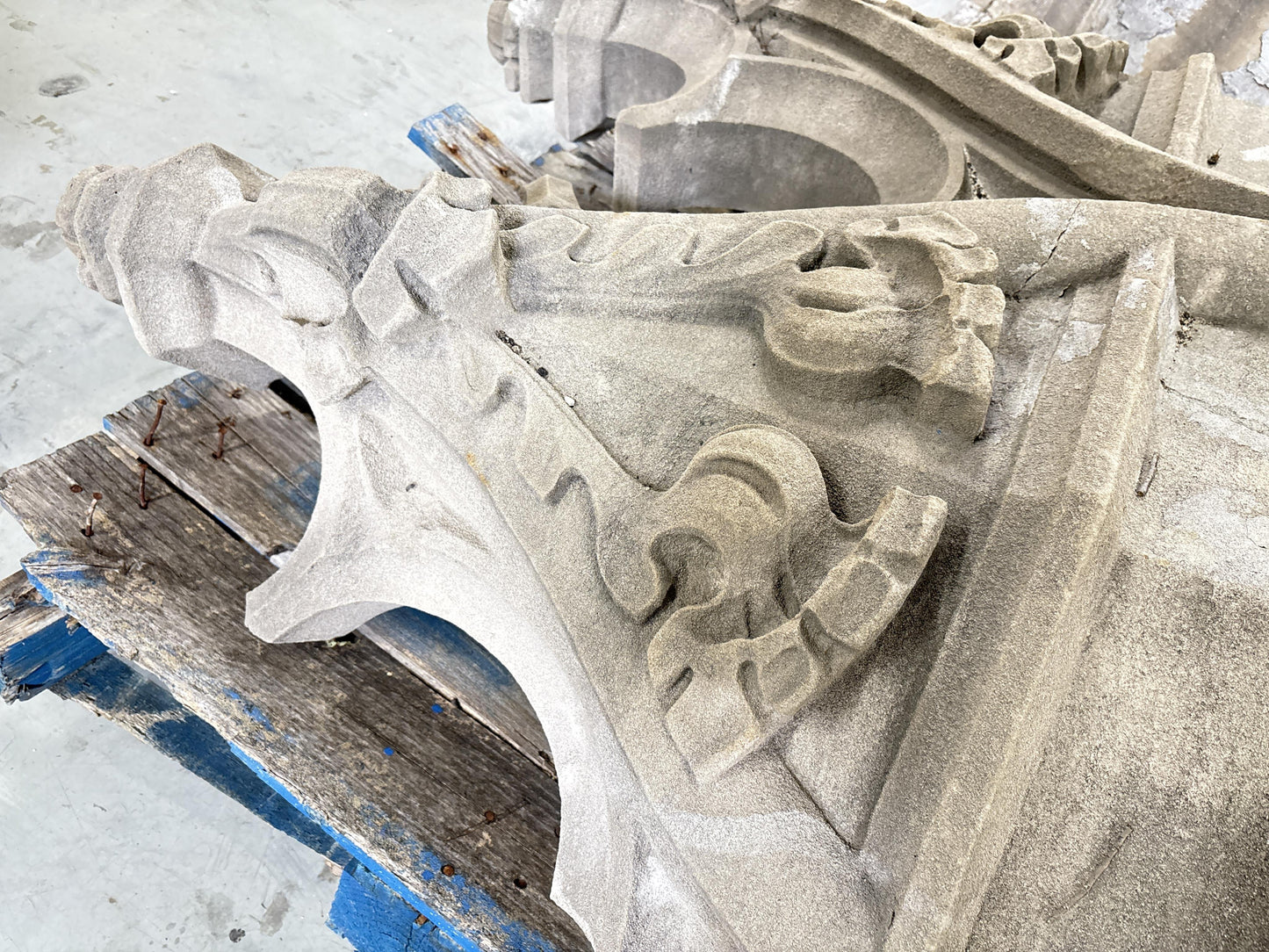 Gothic window arch pop out openwork corbel fragment; 1920s Harlem, New York, Gothic Style Architectural Limestone Facade Carving