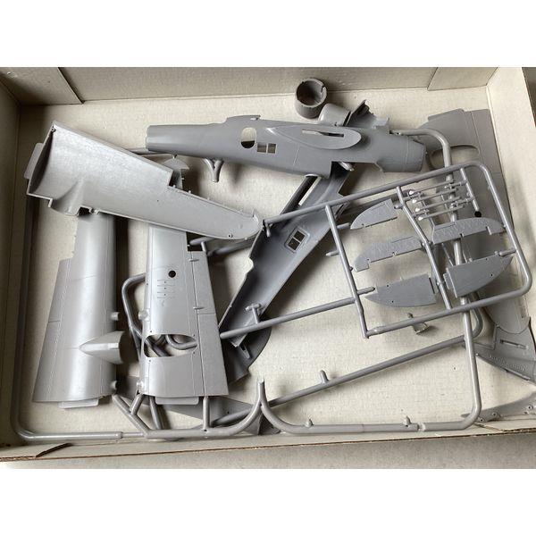 Supermodel C.R.D.A. Cant Z 1007 bis Alcione 1/72 Scale Model Kit