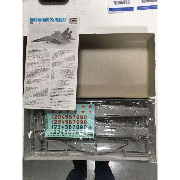 Hasegawa Mikoyan MiG-25 Foxbat - 1/72 Scale, Unassembled Model Kit, Detailed Parts