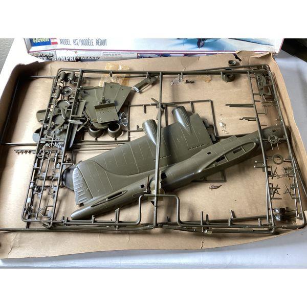 Revell 1/48 Scale B-17F "Memphis Belle" Model Kit - Unassembled