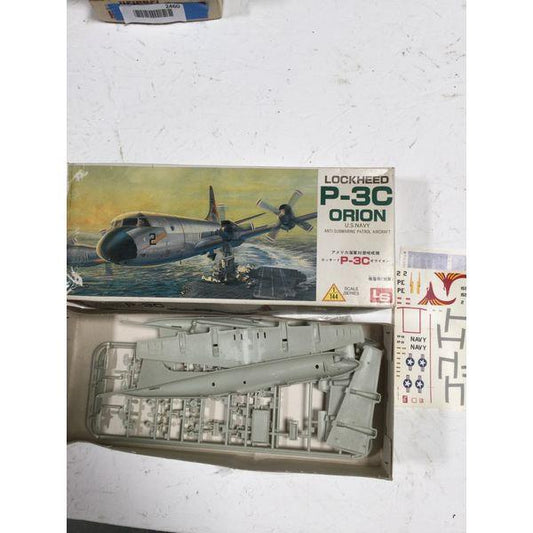 Lockheed P-3C Orion - U.S. Navy Anti-Submarine Aircraft - 1/144 Scale Model Kit