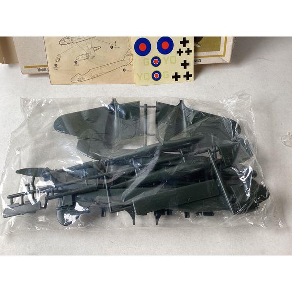 AMT Gloster Meteor Mk. I - 1:48 Scale Model Kit, Includes Pilot and V-1 Buzz Bomb