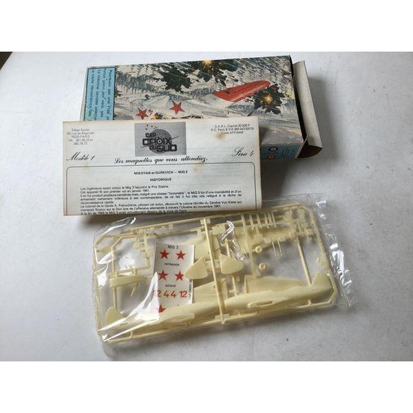 Heller MiG 3 Model Kit, 37 Pieces, Series 1
