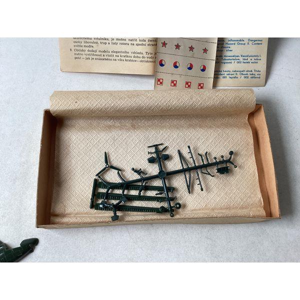 Verplastikats Helicopter MI-1 - Vintage Model Kit - Collectible
