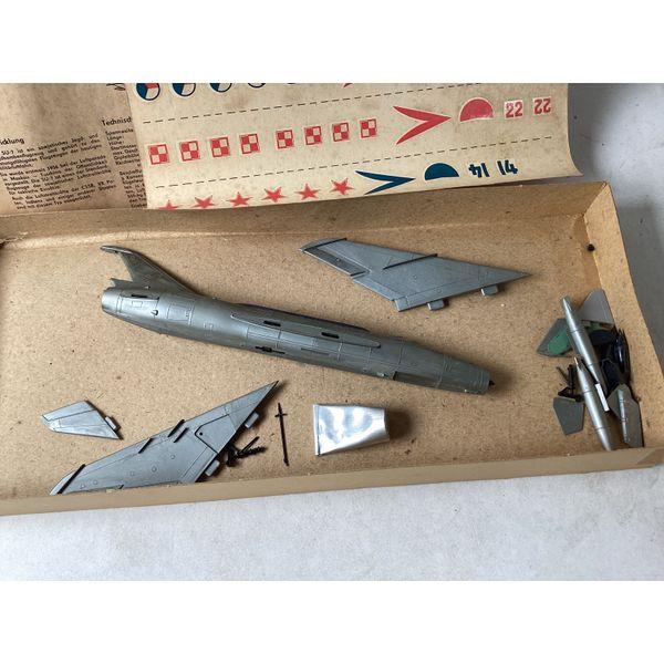 Flugzeug Modellbaukasten TU-2 Model Kit - Vintage