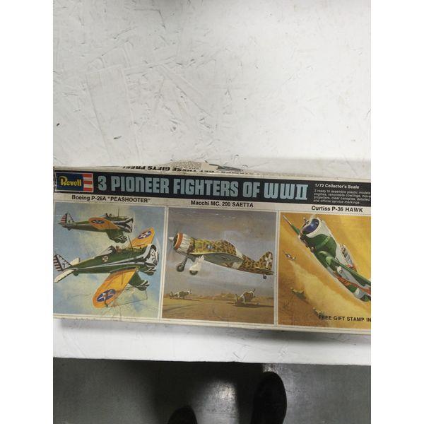Revell 3 Pioneer Fighters of WWII - Boeing P-26A, Macchi MC. 200 SAETTA, Curtiss P-36 HAWK - 1/72 Collector's Scale, Unassembled Model Kit