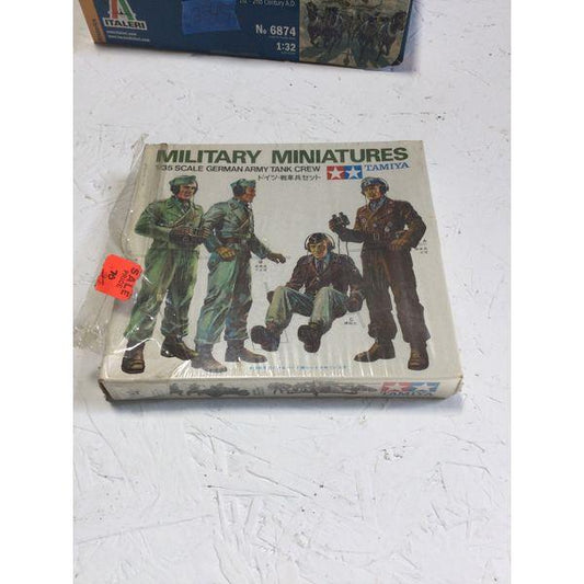 Tamiya Military Miniatures - 1/35 Scale German Army Tank Crew Model Kit