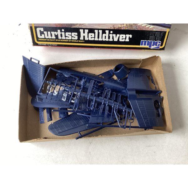 MPC Curtiss Helldiver - Primary US Navy Dive Bomber of WWII, Model Kit