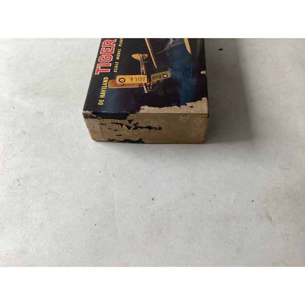 Aurora De Havilland Tiger Moth - Scale Model Plastic Kit
