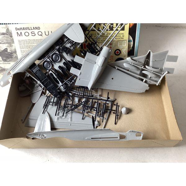 DeHavilland Mosquito - Vintage Model Kit - Airplane - Collectible