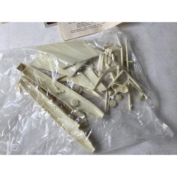 Lindberg Vought F7U-1 Cutlass - 1/48 Scale, Plastic Model Airplane Construction Kit