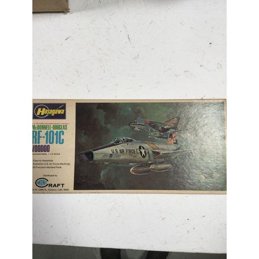 Hasegawa McDonnell RF-101C Voodoo - 1/72 Scale Aircraft Model Kit