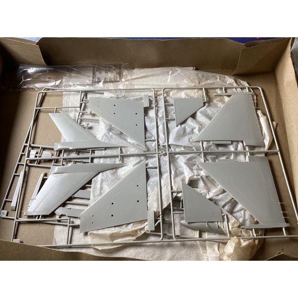 Minicraft General Dynamics F-16A - 1/32 Scale Model Kit - Aircraft, Collectible