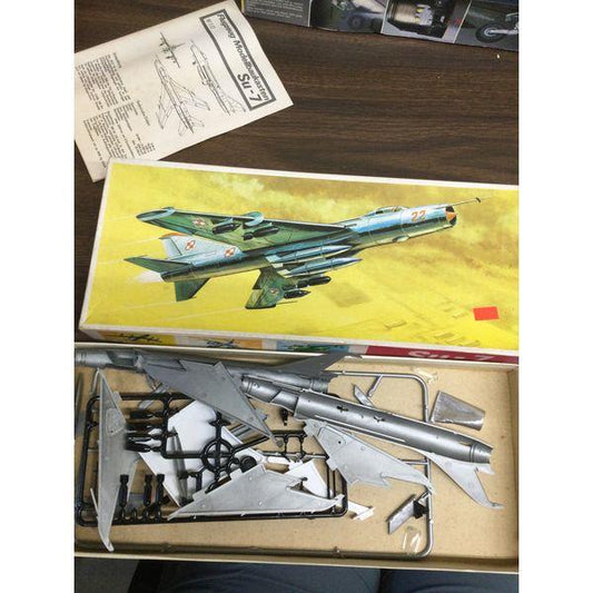 Flugzeug Modellbaukasten Su-7, 1:72 Scale, Unassembled Parts, Original Decals