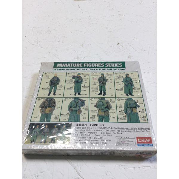 Academy Miniature Figures Series German Infantry Set Battle of Bulge 1944 - Model Kit