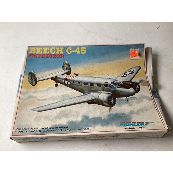 Pioneer 2 Beech C-45 Expeditor - 1/72 Scale Model Kit