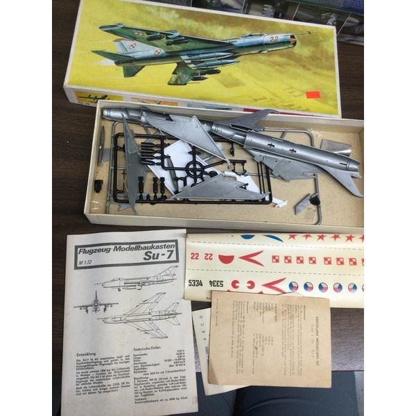 Flugzeug Modellbaukasten Su-7, 1:72 Scale, Unassembled Parts, Original Decals