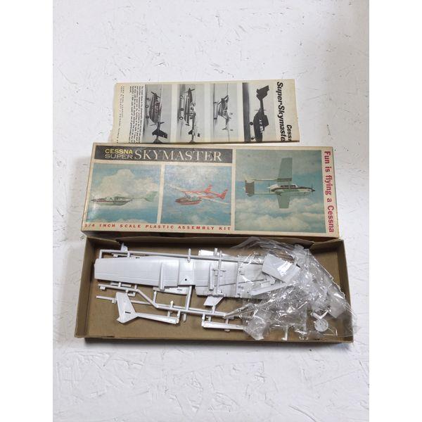 Cessna Super Skymaster - 1/4 Inch Scale - Plastic Assembly Kit