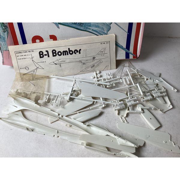 Lindberg B-1 Bomber - Intercontinental Strategic Bomber, Model Construction Kit