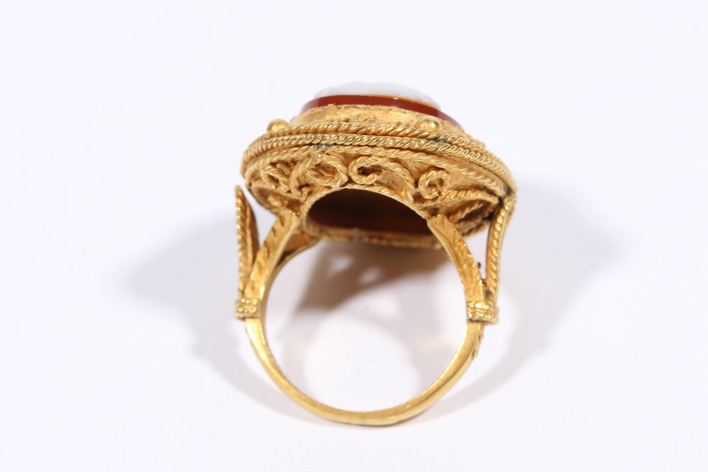 Large antique 18K yellow gold Victorian natural stone cameo ring. Ring size 6 3/4