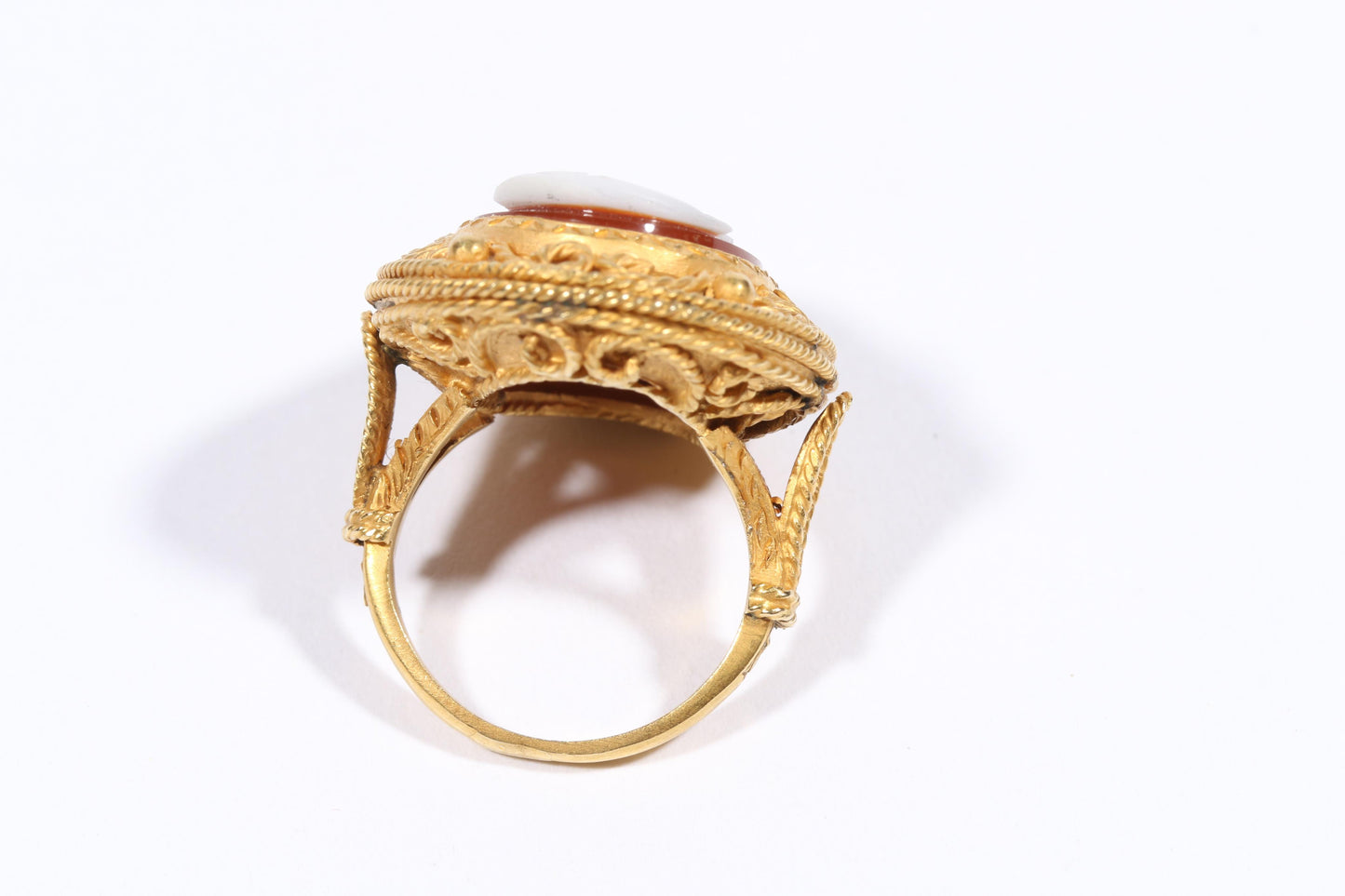 Large antique 18K yellow gold Victorian natural stone cameo ring. Ring size 6 3/4