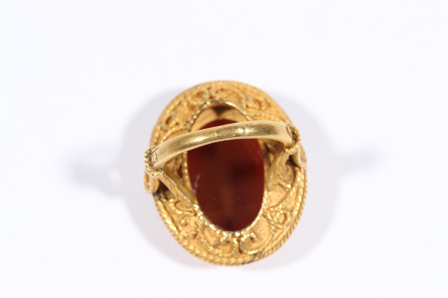 Large antique 18K yellow gold Victorian natural stone cameo ring. Ring size 6 3/4