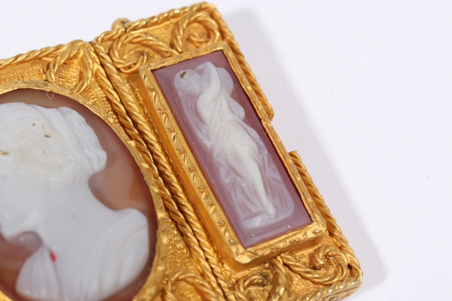 Antique 18K yellow gold Victorian panel bracelet with 19 intricate left and right facing cameos carved from natural stone including tigers eye, onyx, coral, shell, and more. 8 1/4"L x 1 1/8"W