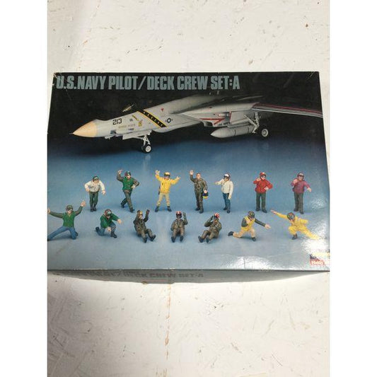 Hasegawa U.S. Navy Pilot/Deck Crew Set-A - 1/48 Scale
