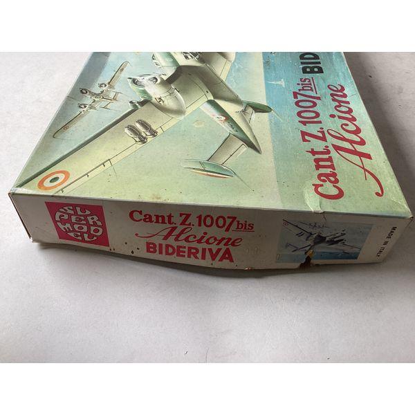 Supermodel Cant. Z.1007bis Alcione Bideriva 1/72 Scale Model Kit