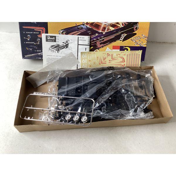 Revell Chrysler New Yorker Customizing Kit - Vintage Model Car Kit