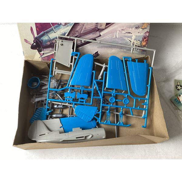 AMT Curtiss SB2C-1 Helldiver - 1/72 Scale Plastic Kit