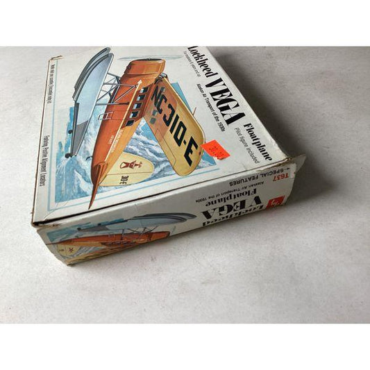 AMT Lockheed VEGA Floatplane - 1/48 Scale Model Kit, Alaskan Air Transport