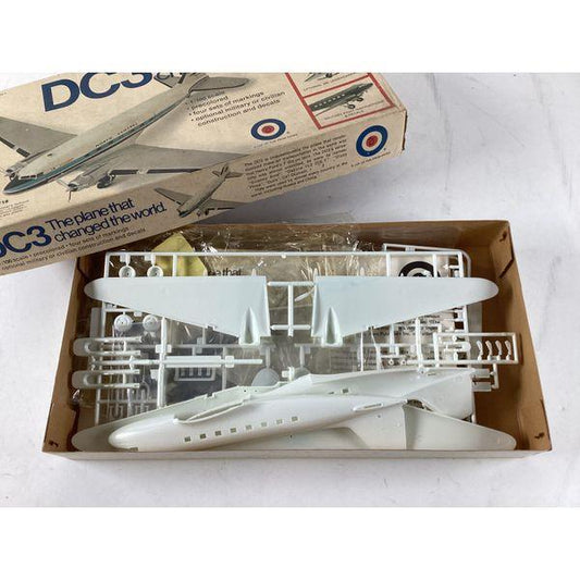 Entex DC3 The plane that changed the world - 1/100 Scale, Precolored, Optional Ski Undercarriage