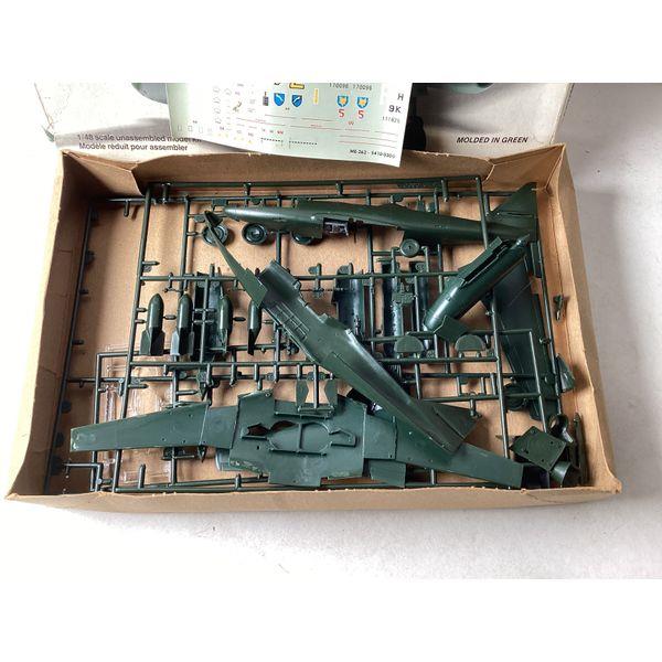 Monogram Messerschmitt Me 262, 1/48 Scale, Plastic Model Kit, Molded in Green