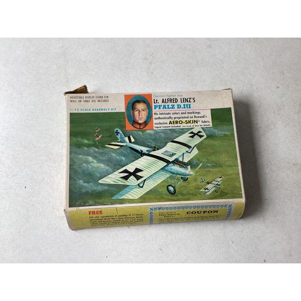 Renwal Lt. Alfred Lenz's Pfalz D.III - 1/72 Scale Assembly Kit