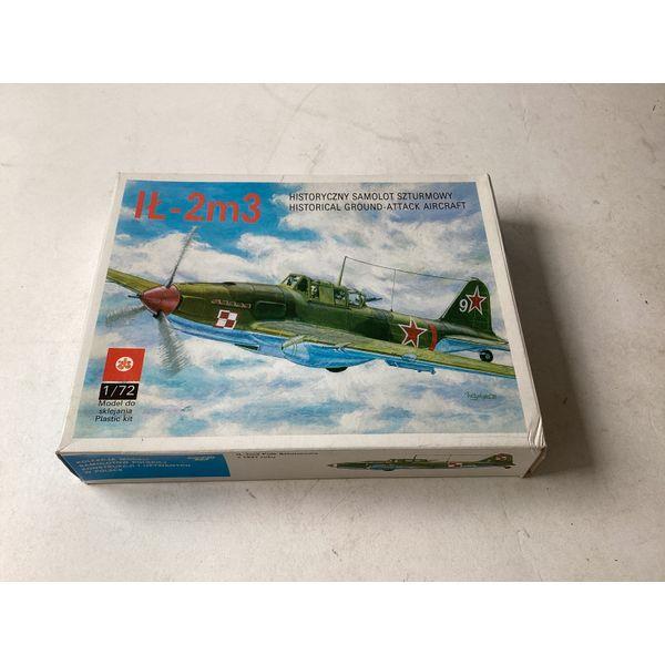 ZTS Plastyk Il-2m3 Historical Ground-Attack Aircraft - 1/72 Scale