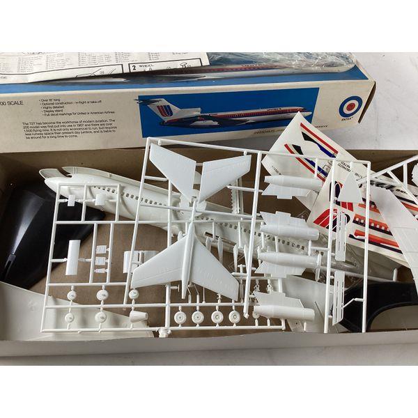 AMT Boeing 727-200 - 1/100 Scale, Display Stand, Decal Markings
